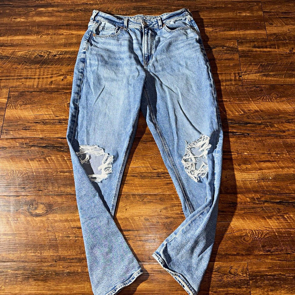 American Eagle Outfitters Light Wash Distressed Mom Jean Women's 12